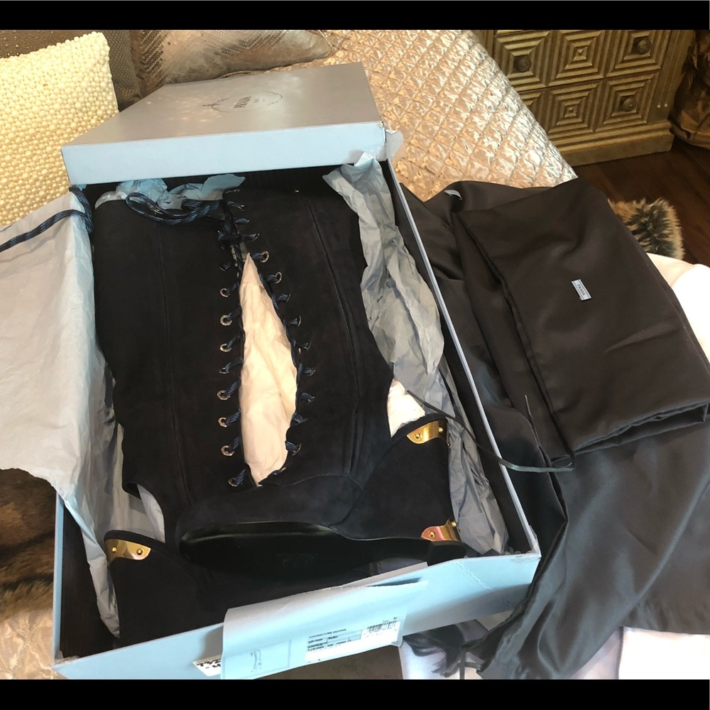 Prada women boots brand new never used